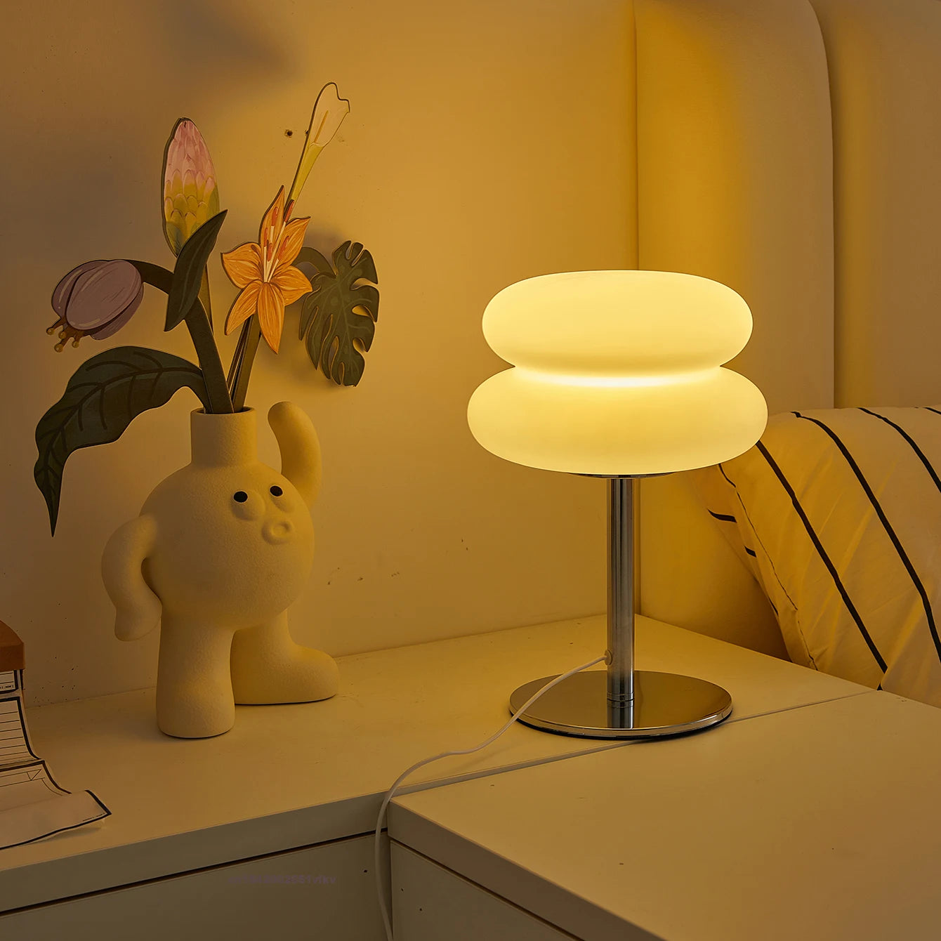 Aesthetic Table Lamp - 3 Color Lights